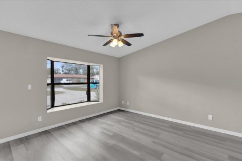 House in New Smyrna Beach, Florida 3 bedrooms, 140.47 sq.m. № 2425688 - photo 8