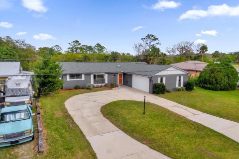 House in New Smyrna Beach, Florida 3 bedrooms, 140.47 sq.m. № 2425688 - photo 6