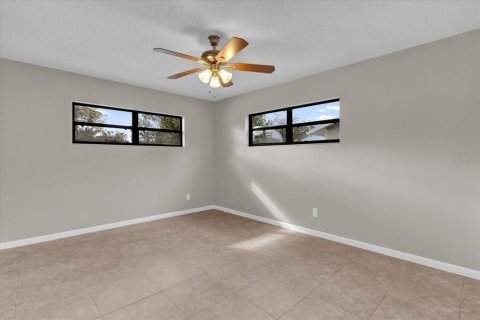 House in New Smyrna Beach, Florida 3 bedrooms, 140.47 sq.m. № 2425688 - photo 22