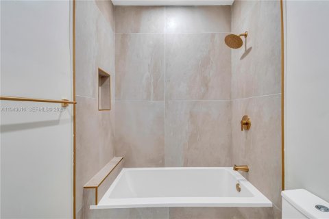 House in Miami, Florida 3 bedrooms, 80.17 sq.m. № 2000532 - photo 8