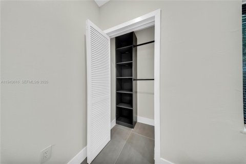 House in Miami, Florida 3 bedrooms, 80.17 sq.m. № 2000532 - photo 12