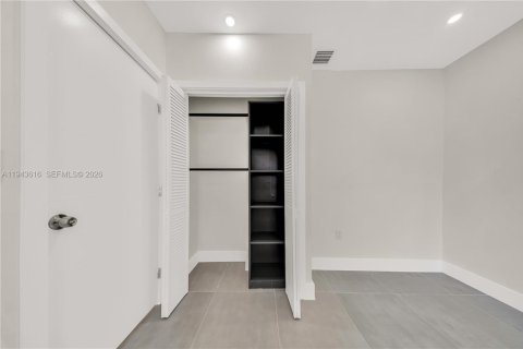 House in Miami, Florida 3 bedrooms, 80.17 sq.m. № 2000532 - photo 9