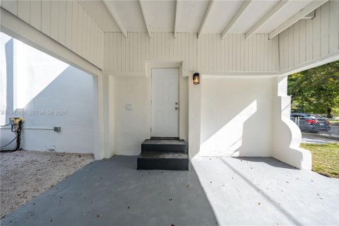 House in Miami, Florida 3 bedrooms, 80.17 sq.m. № 2000532 - photo 20