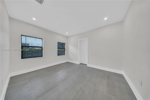 House in Miami, Florida 3 bedrooms, 80.17 sq.m. № 2000532 - photo 17