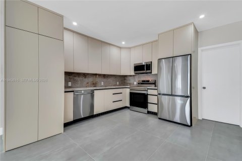 House in Miami, Florida 3 bedrooms, 80.17 sq.m. № 2000532 - photo 3