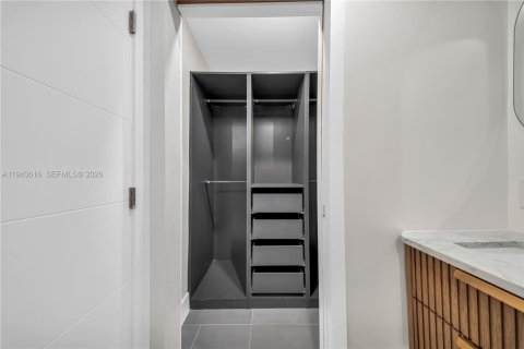 House in Miami, Florida 3 bedrooms, 80.17 sq.m. № 2000532 - photo 15