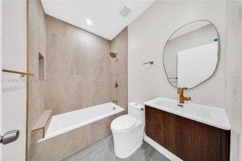 House in Miami, Florida 3 bedrooms, 80.17 sq.m. № 2000532 - photo 7