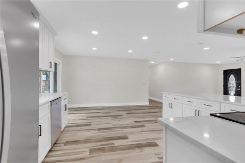 Villa ou maison à vendre à Edgewater, Floride: 3 chambres, 141.77 m2 № 2314946 - photo 12