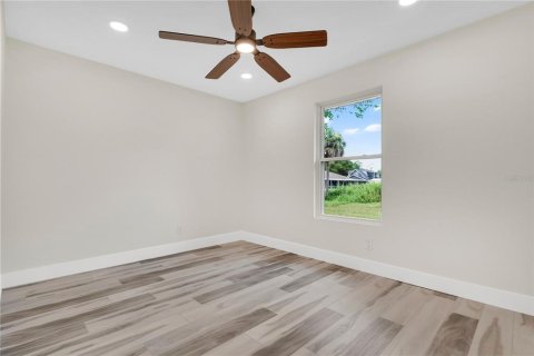 Villa ou maison à vendre à Edgewater, Floride: 3 chambres, 141.77 m2 № 2314946 - photo 18
