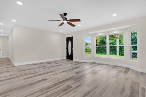 Villa ou maison à vendre à Edgewater, Floride: 3 chambres, 141.77 m2 № 2314946 - photo 5