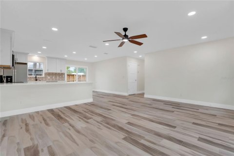 Villa ou maison à vendre à Edgewater, Floride: 3 chambres, 141.77 m2 № 2314946 - photo 6