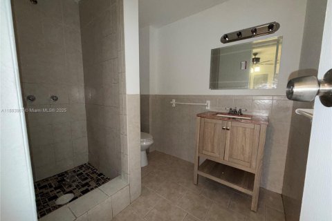 Villa ou maison à louer à Hollywood, Floride: 2 chambres, 105.91 m2 № 1930824 - photo 6