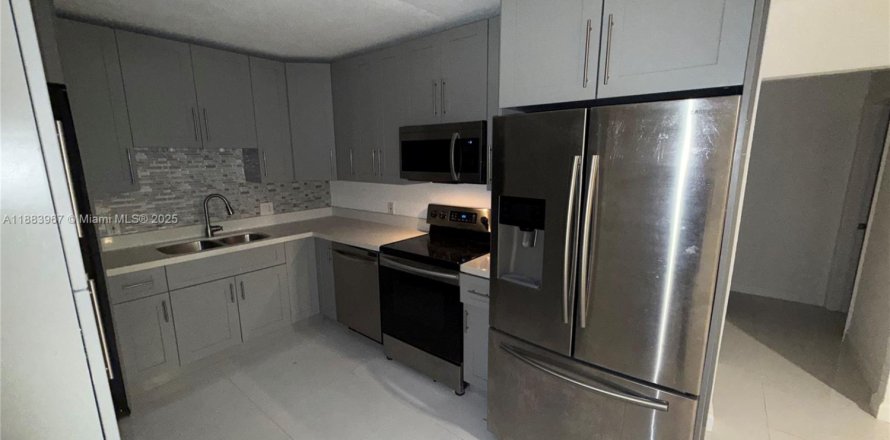 Villa ou maison à Hollywood, Floride 2 chambres, 105.91 m2 № 1930824