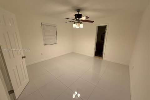 Villa ou maison à louer à Hollywood, Floride: 2 chambres, 105.91 m2 № 1930824 - photo 9