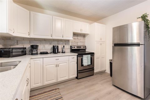 Villa ou maison à louer à Dania Beach, Floride: 2 chambres, 100.61 m2 № 2064022 - photo 3