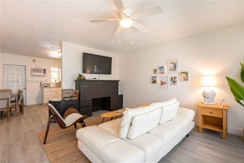 Villa ou maison à louer à Dania Beach, Floride: 2 chambres, 100.61 m2 № 2064022 - photo 5