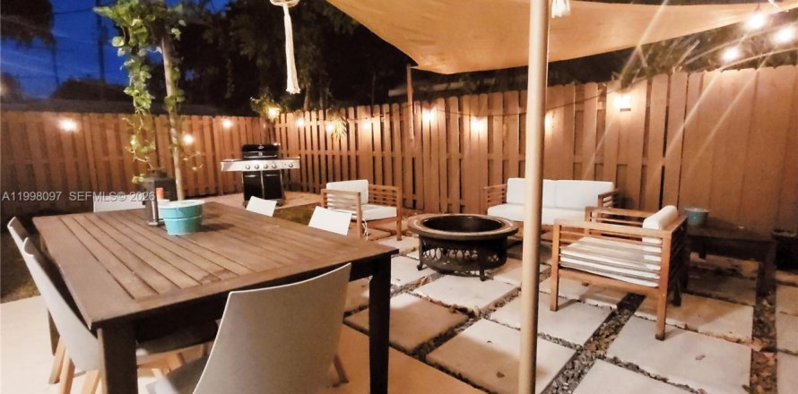 Villa ou maison à Dania Beach, Floride 2 chambres, 100.61 m2 № 2064022