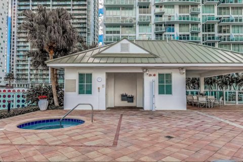 Снять в аренду кондоминиум в Майами, Флорида 1 спальня, 98.29м2, № 1867711 - фото 19