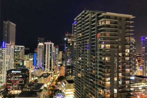 Снять в аренду кондоминиум в Майами, Флорида 1 спальня, 98.29м2, № 1867711 - фото 1