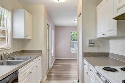 Villa ou maison à louer à Saint Petersburg, Floride: 4 chambres, 122.63 m2 № 2114579 - photo 6