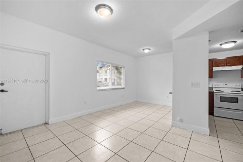 Apartamento en alquiler en Hialeah, Florida, 2 dormitorios, 74.32 m2 № 2026487 - foto 10