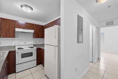 Apartamento en alquiler en Hialeah, Florida, 2 dormitorios, 74.32 m2 № 2026487 - foto 3
