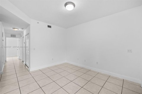 Apartamento en alquiler en Hialeah, Florida, 2 dormitorios, 74.32 m2 № 2026487 - foto 11