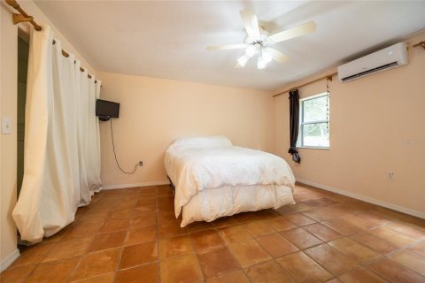 House in Melrose, Florida 4 bedrooms, 256.69 sq.m. № 1732187 - photo 24