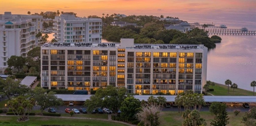 Condo in Belleair, Florida, 2 bedrooms  № 2166855
