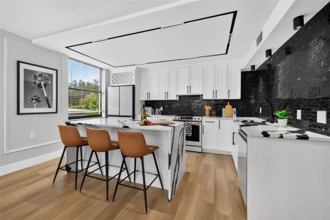 Condo in Belleair, Florida, 2 bedrooms  № 2166855 - photo 3