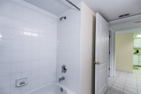 Condo in Lake Suzy, Florida, 2 bedrooms  № 1339596 - photo 16