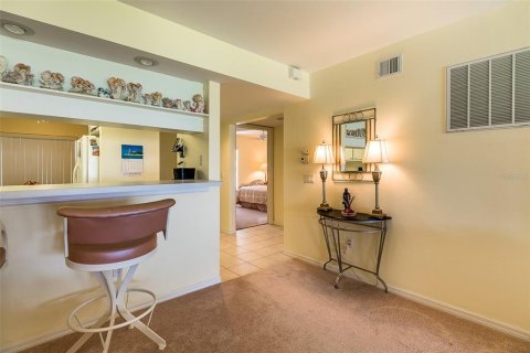 Condo in Lake Suzy, Florida, 2 bedrooms  № 1339596 - photo 10