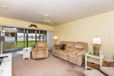 Condo in Lake Suzy, Florida, 2 bedrooms  № 1339596 - photo 5