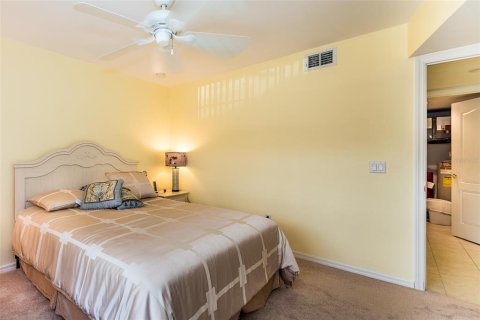 Condo in Lake Suzy, Florida, 2 bedrooms  № 1339596 - photo 8
