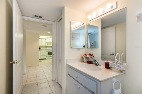 Condo in Lake Suzy, Florida, 2 bedrooms  № 1339596 - photo 17