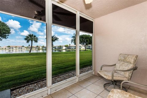 Condo in Lake Suzy, Florida, 2 bedrooms  № 1339596 - photo 3