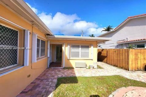 Коммерческая недвижимость в Холливуд, Флорида 37.16м2 № 2008996