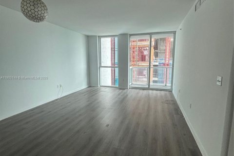 Condominio en alquiler en Miami, Florida, 1 dormitorio, 74.88 m2 № 1954357 - foto 5