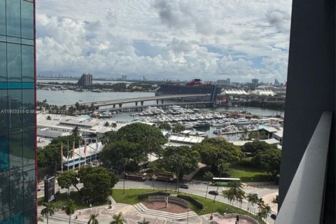 Condominio en alquiler en Miami, Florida, 1 dormitorio, 74.88 m2 № 1954357 - foto 7