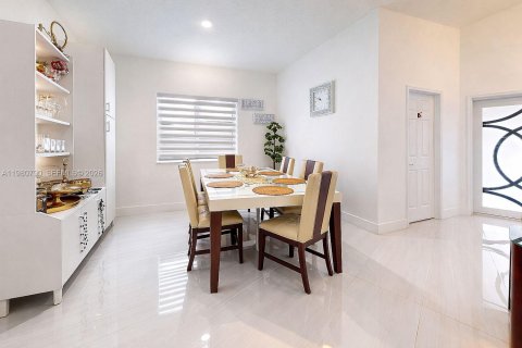 Купить виллу или дом в Хомстед, Флорида 4 спальни, 148.46м2, № 2044753 - фото 19