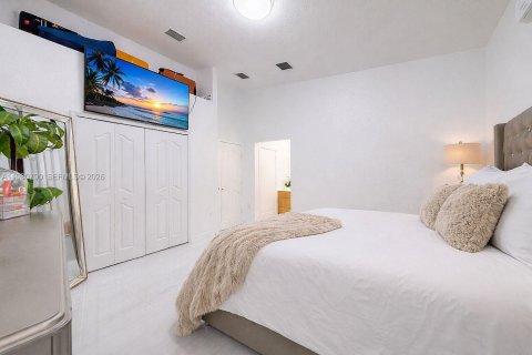 Купить виллу или дом в Хомстед, Флорида 4 спальни, 148.46м2, № 2044753 - фото 21