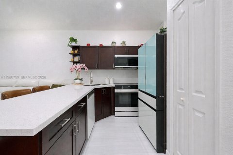 Купить виллу или дом в Хомстед, Флорида 4 спальни, 148.46м2, № 2044753 - фото 13