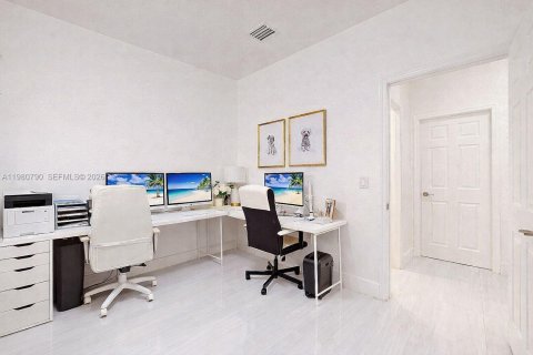 Купить виллу или дом в Хомстед, Флорида 4 спальни, 148.46м2, № 2044753 - фото 28