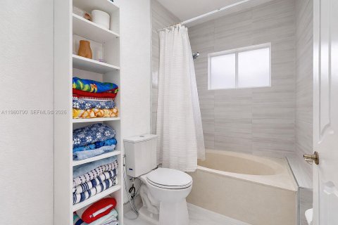 Купить виллу или дом в Хомстед, Флорида 4 спальни, 148.46м2, № 2044753 - фото 24