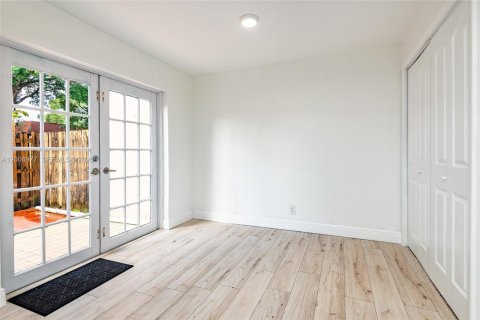 Touwnhouse à vendre à North Lauderdale, Floride: 2 chambres, 102.94 m2 № 2170571 - photo 7