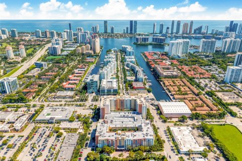 Copropriété à vendre à Aventura, Floride: 2 chambres, 102.1 m2 № 1945730 - photo 1