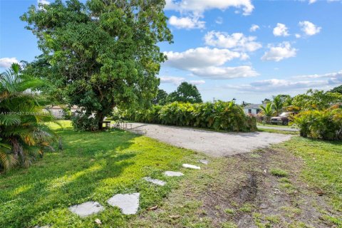 House in Hollywood, Florida 2 bedrooms, 103.68 sq.m. № 2082207 - photo 4