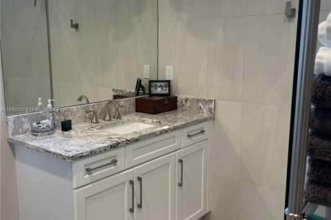 Villa ou maison à vendre à Bradenton, Floride: 3 chambres, 219.99 m2 № 2021692 - photo 8