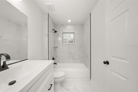 House in Avon Park, Florida 3 bedrooms, 138.61 sq.m. № 1803846 - photo 29