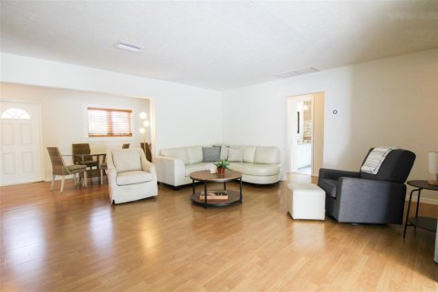 Villa ou maison à louer à Sarasota, Floride: 4 chambres, 190.82 m2 № 226260 - photo 12